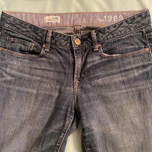 Gap 29/8 Long with vintage frayed on bottom - Picture 7 of 7